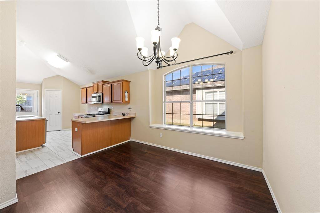 Apartment for rent at 6718 Meadowcrest Dr, Arlington, TX 76002