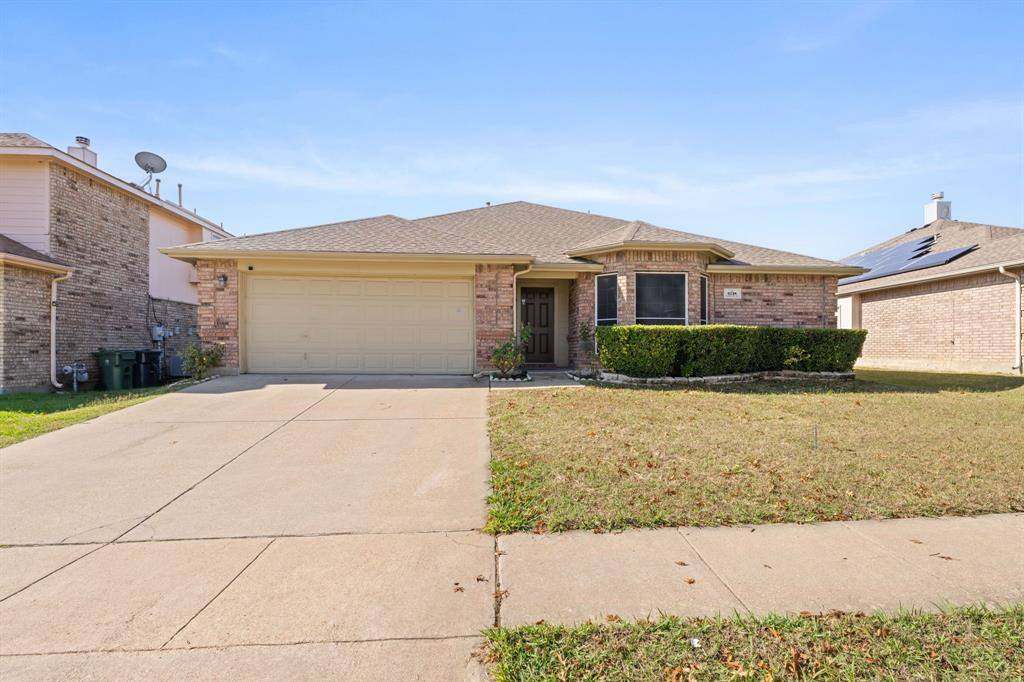 Apartment for rent at 6718 Meadowcrest Dr, Arlington, TX 76002