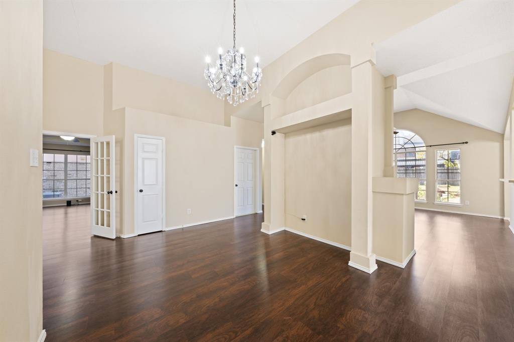Apartment for rent at 6718 Meadowcrest Dr, Arlington, TX 76002