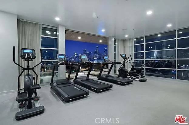 Apartment for rent at 527 Molino St #117, Los Angeles, CA 90013