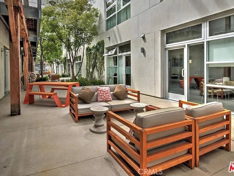 Apartment for rent at 527 Molino St #117, Los Angeles, CA 90013