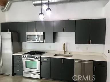 Apartment for rent at 527 Molino St #117, Los Angeles, CA 90013