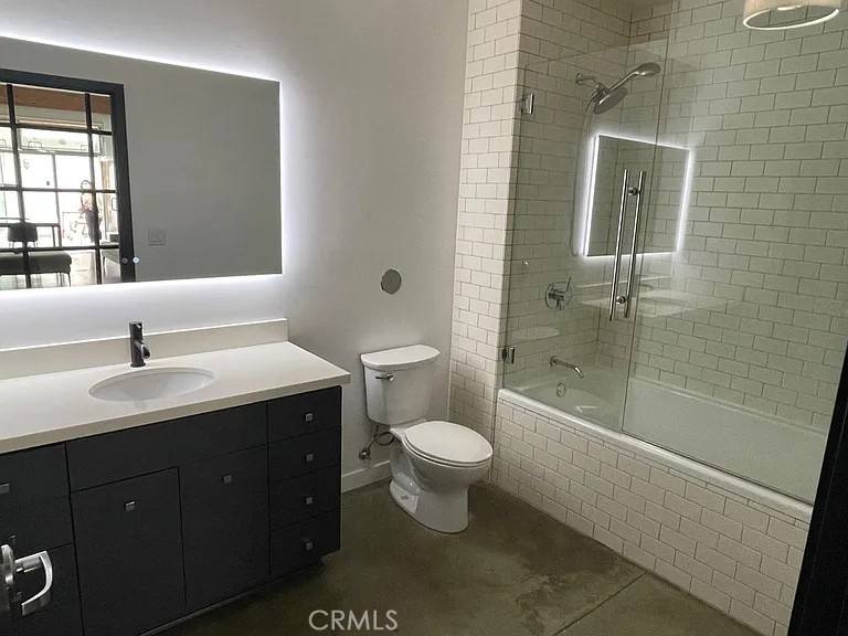 Apartment for rent at 527 Molino St #117, Los Angeles, CA 90013