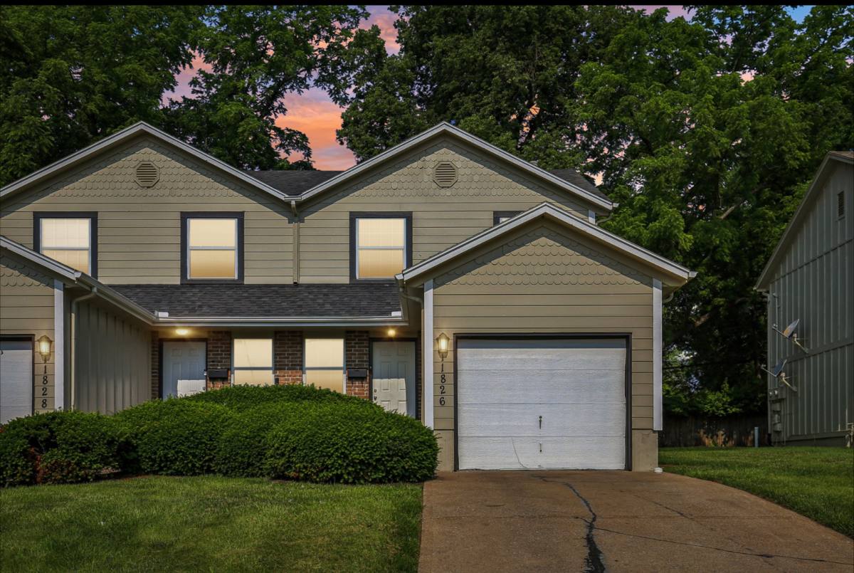 Townhouse for rent at 11720 Newton Ave, Kansas City, MO 64134