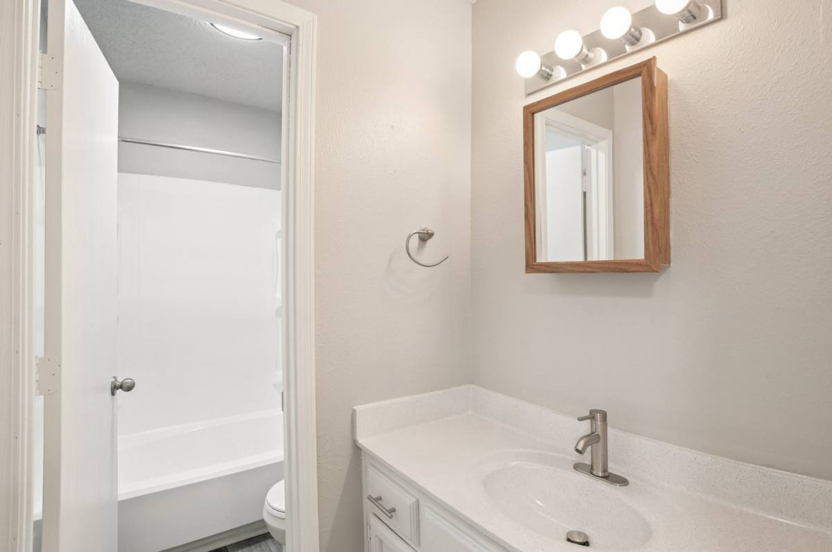 Townhouse for rent at 11720 Newton Ave, Kansas City, MO 64134