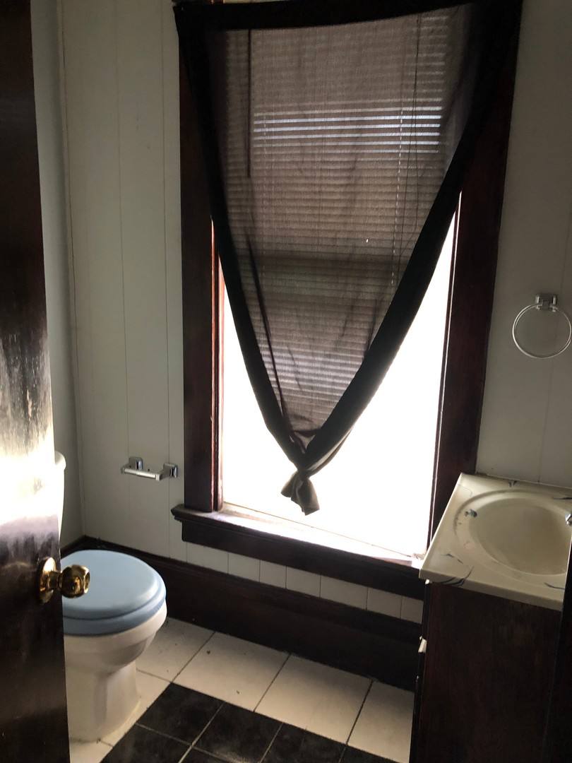 Apartment for rent at 2905-2907 7th Ave, Rock Island, IL 61201