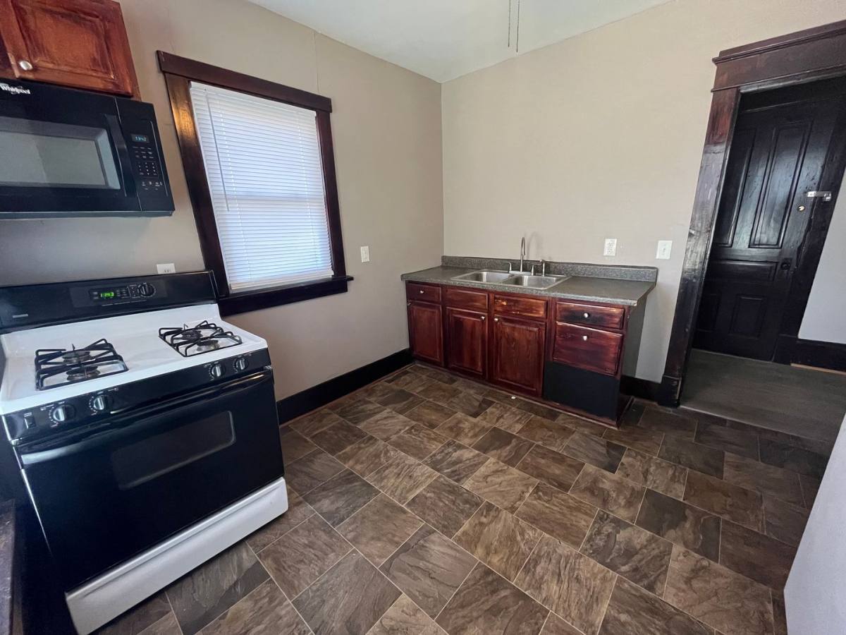 Apartment for rent at 2905-2907 7th Ave, Rock Island, IL 61201