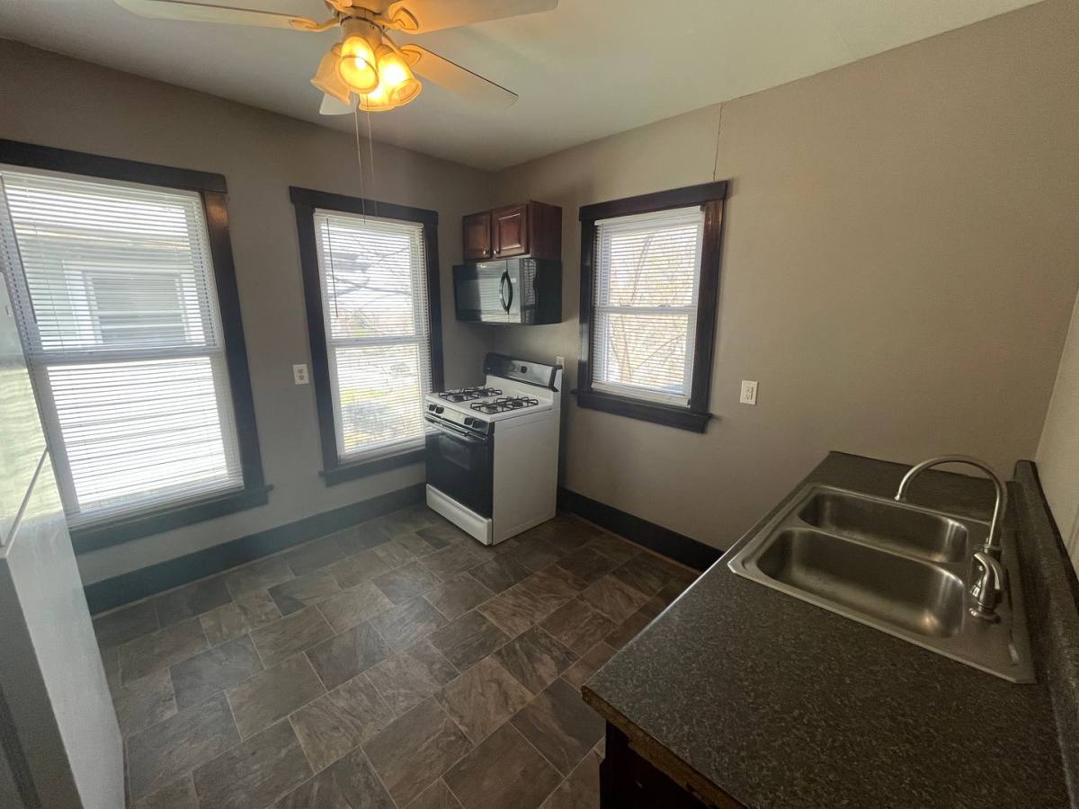 Apartment for rent at 2905-2907 7th Ave, Rock Island, IL 61201