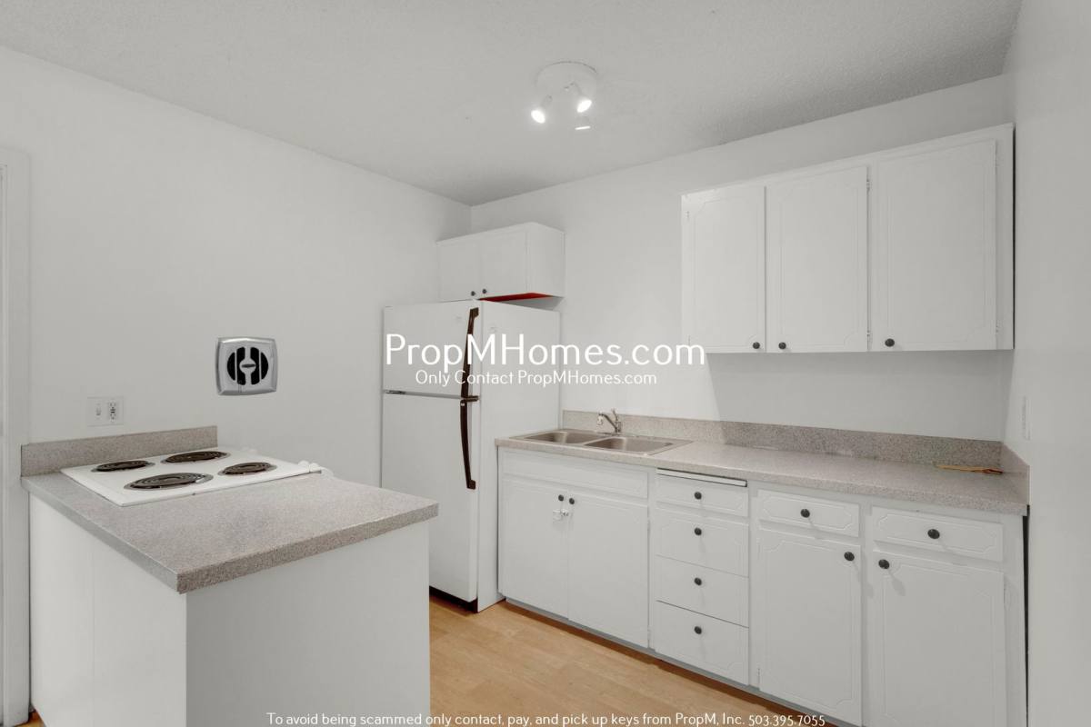 Apartment for rent at 718 9th St, Oregon City, OR 97045