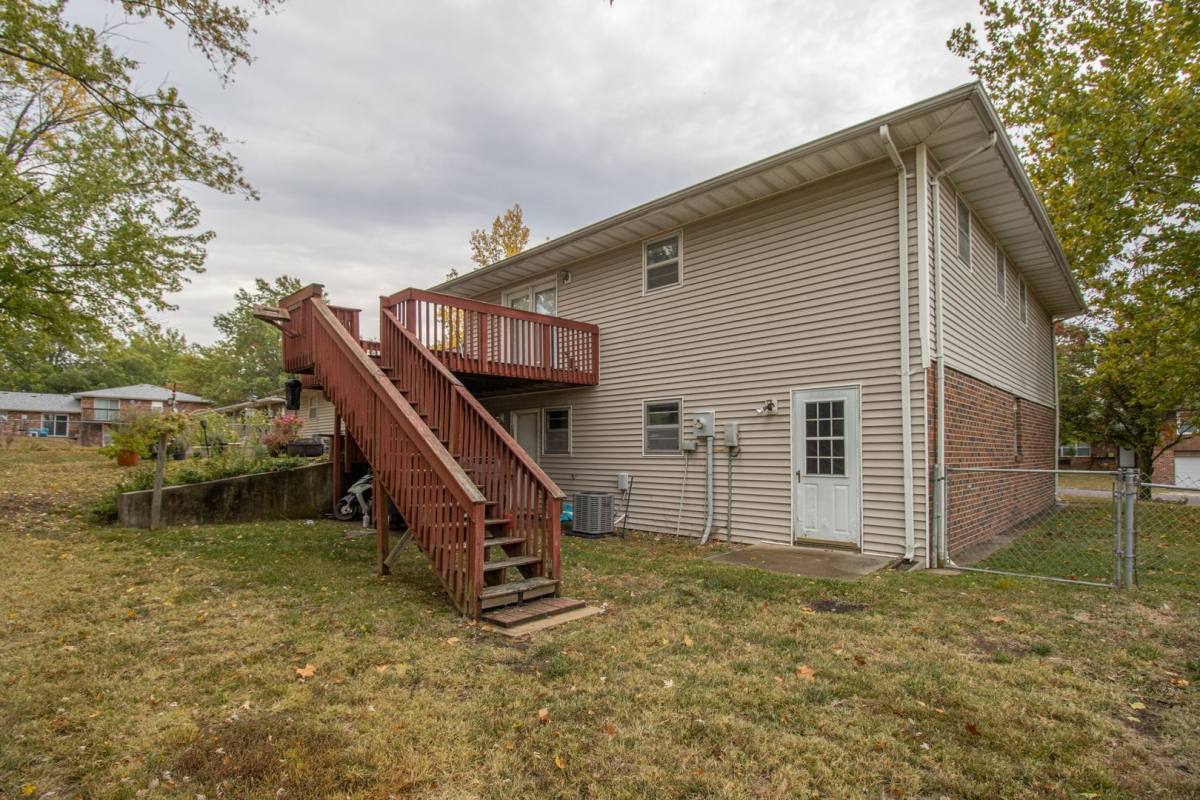 Apartment for rent at 613-615 Pear Tree Circle, Columbia, MO 65203