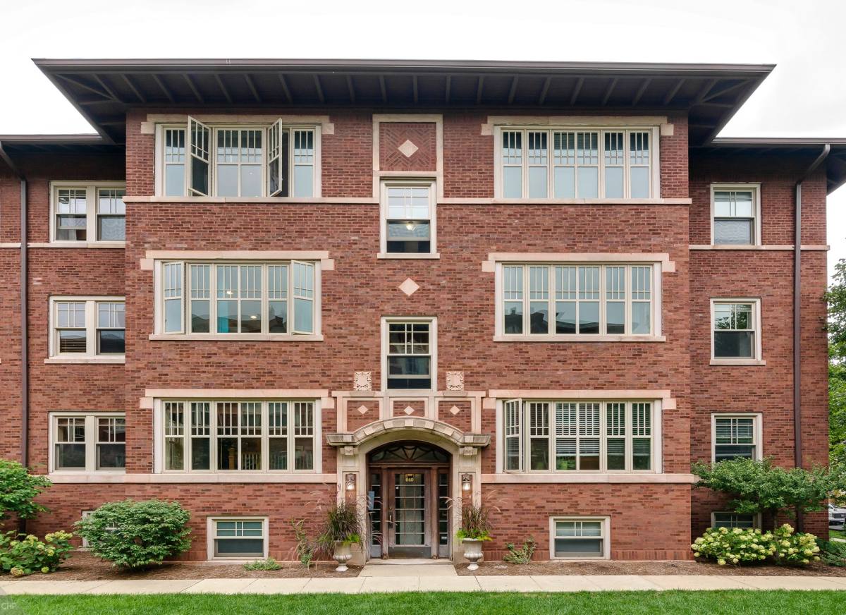 Apartment for rent at 632 Hinman Ave, Evanston, IL 60202