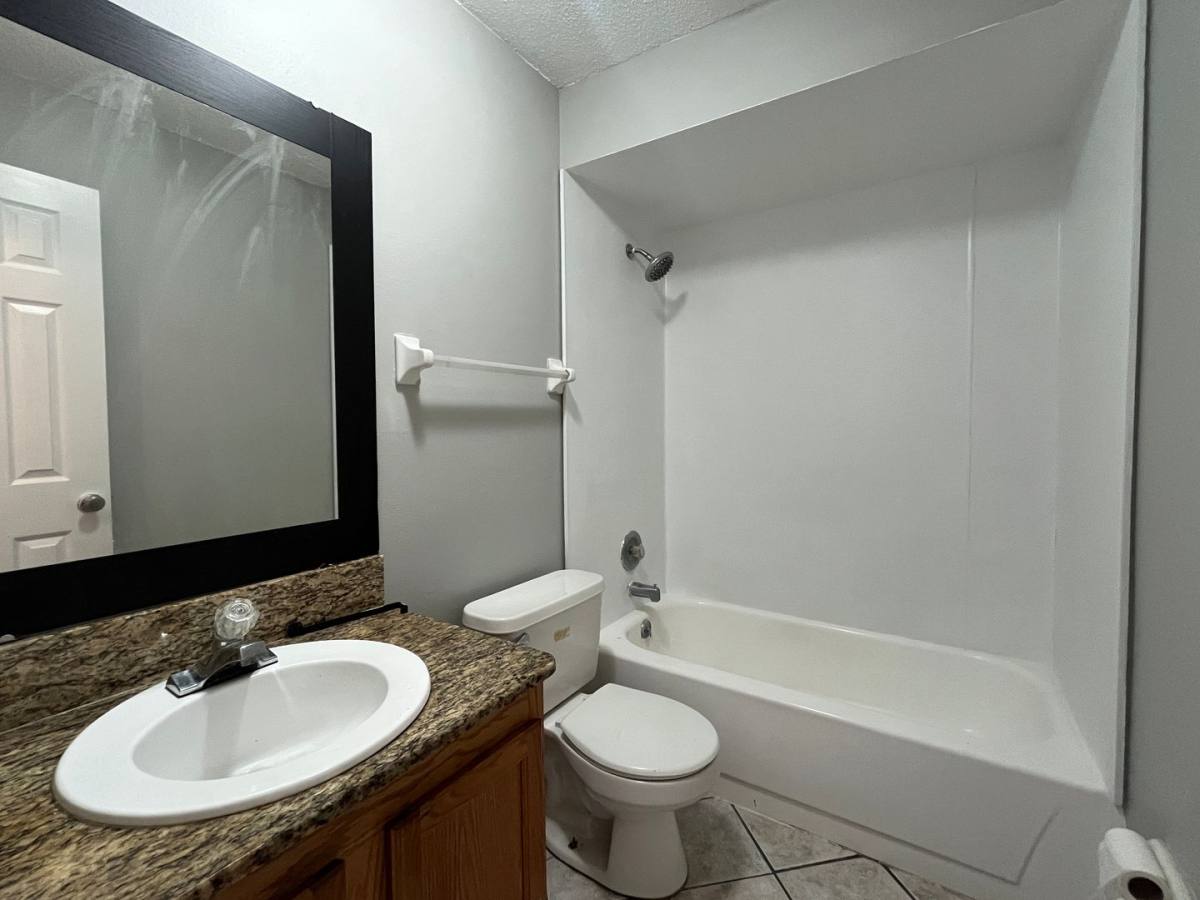 Apartment for rent at 910 S Center St, Eustis, FL 32726