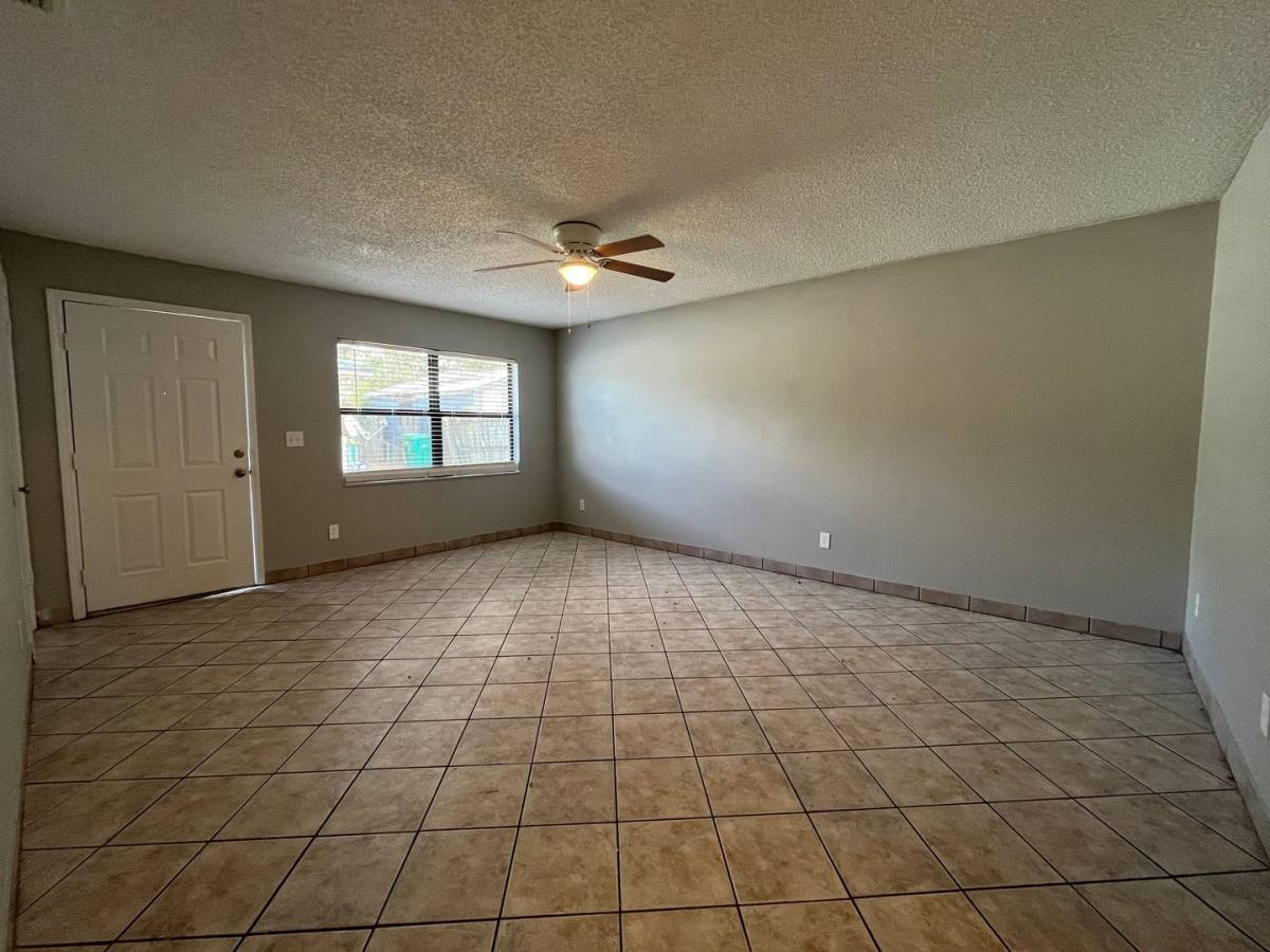 Apartment for rent at 910 S Center St, Eustis, FL 32726