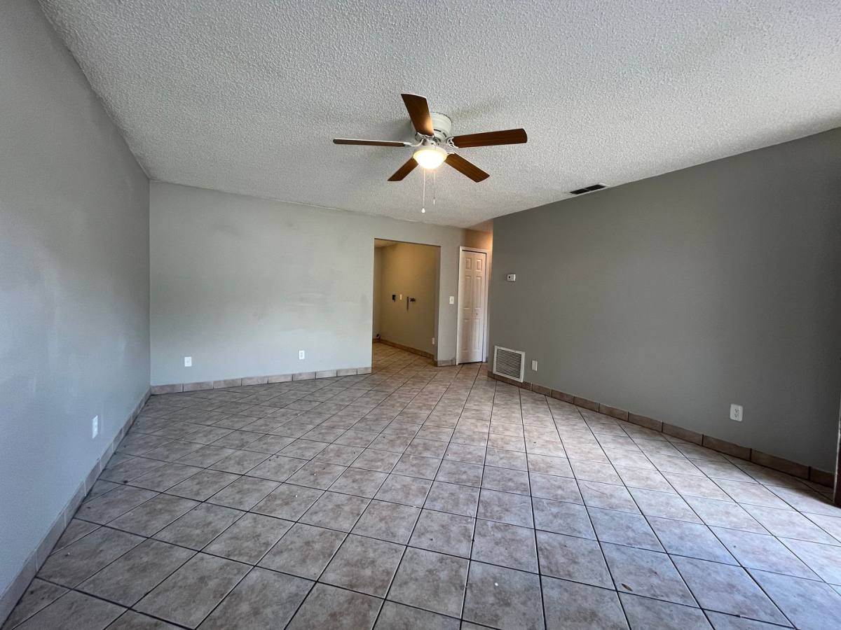 Apartment for rent at 910 S Center St, Eustis, FL 32726