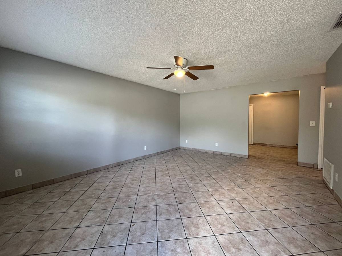 Apartment for rent at 910 S Center St, Eustis, FL 32726