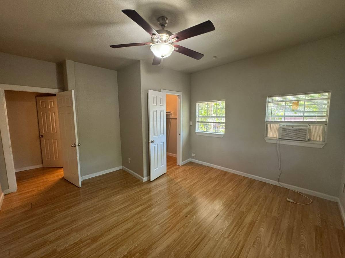 Apartment for rent at 3300 - 3302 Ave, Fort Worth, TX 76105