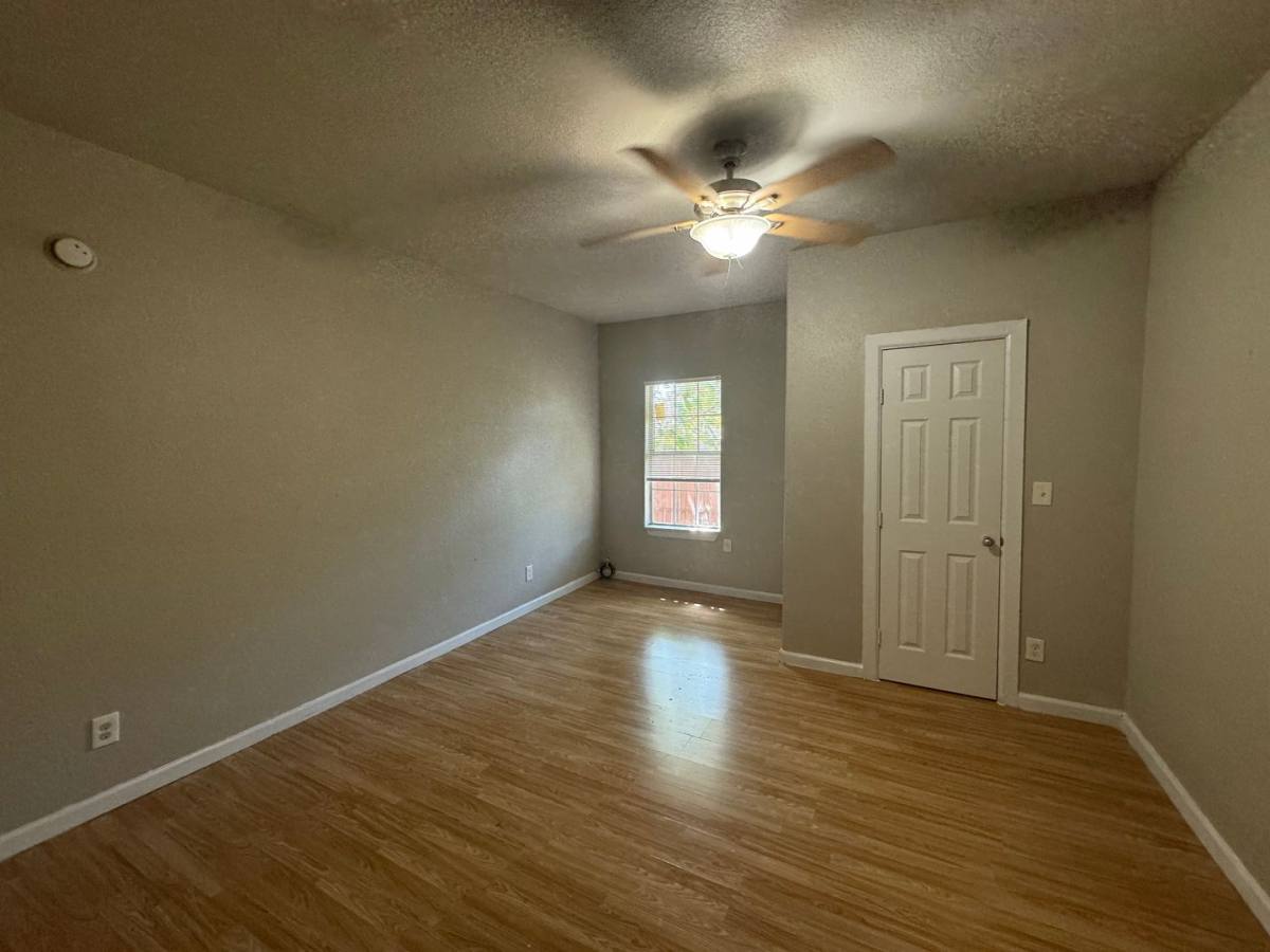 Apartment for rent at 3300 - 3302 Ave, Fort Worth, TX 76105