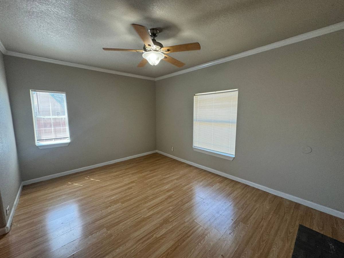Apartment for rent at 3300 - 3302 Ave, Fort Worth, TX 76105