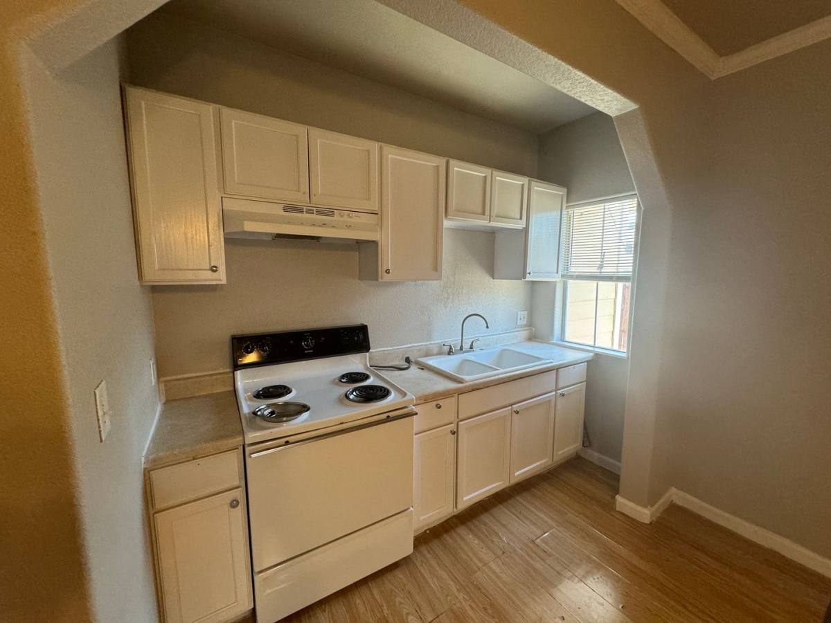 Apartment for rent at 3300 - 3302 Ave, Fort Worth, TX 76105