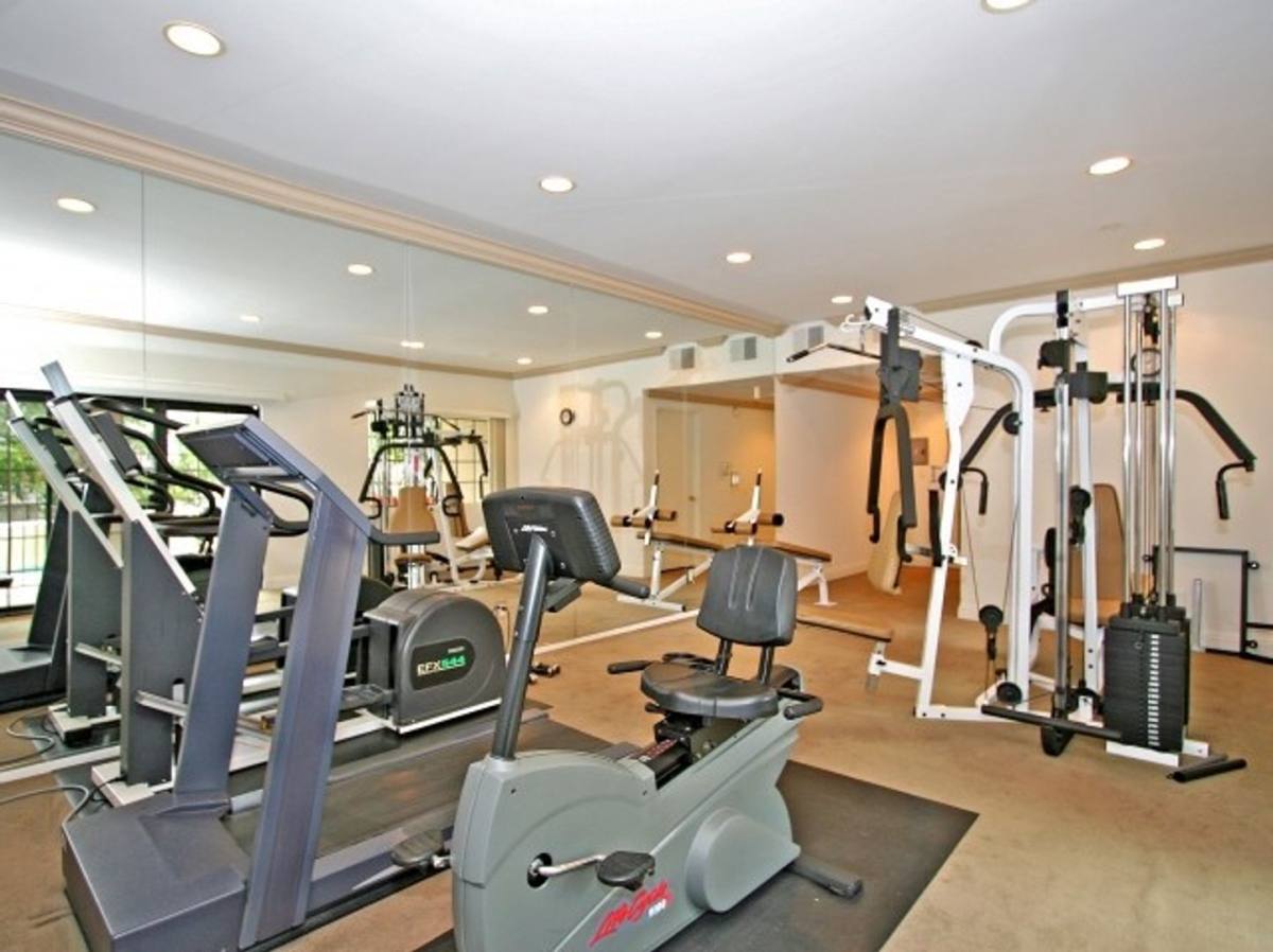 Townhouse for rent at 13205 Riverside Dr, Sherman Oaks, CA 91423