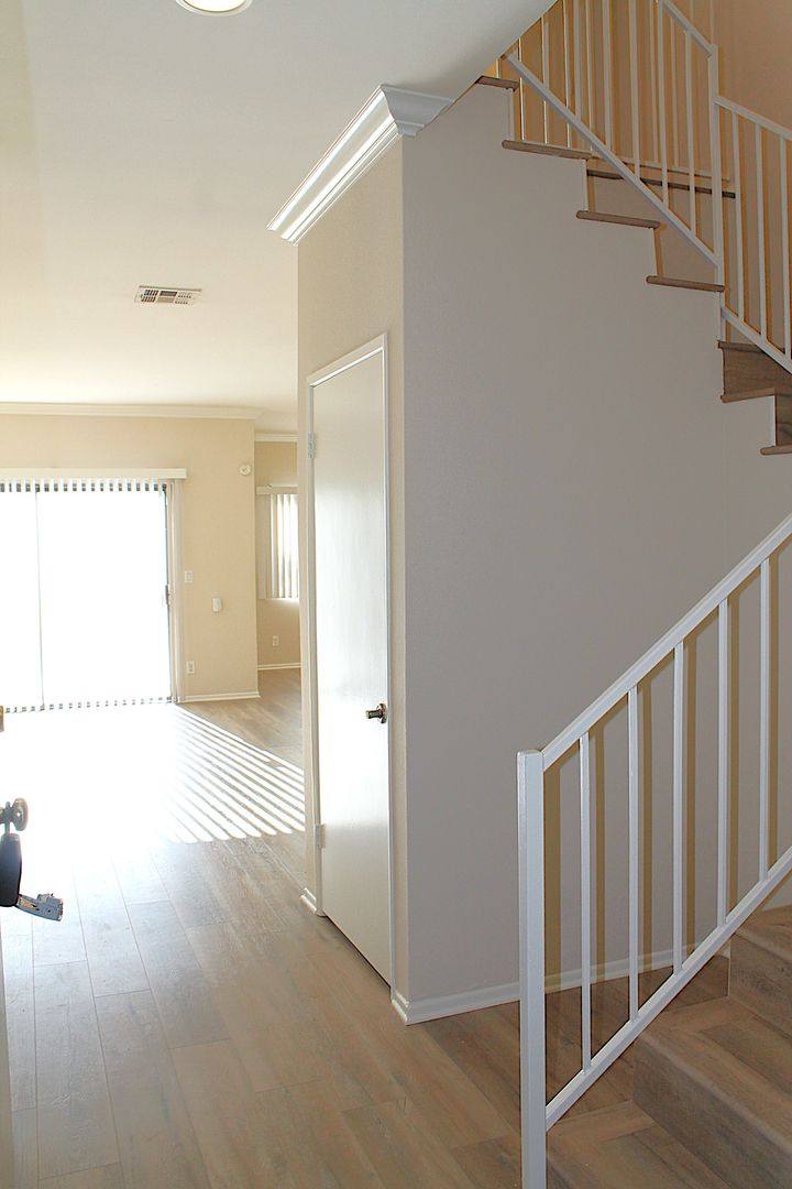 Townhouse for rent at 13205 Riverside Dr, Sherman Oaks, CA 91423