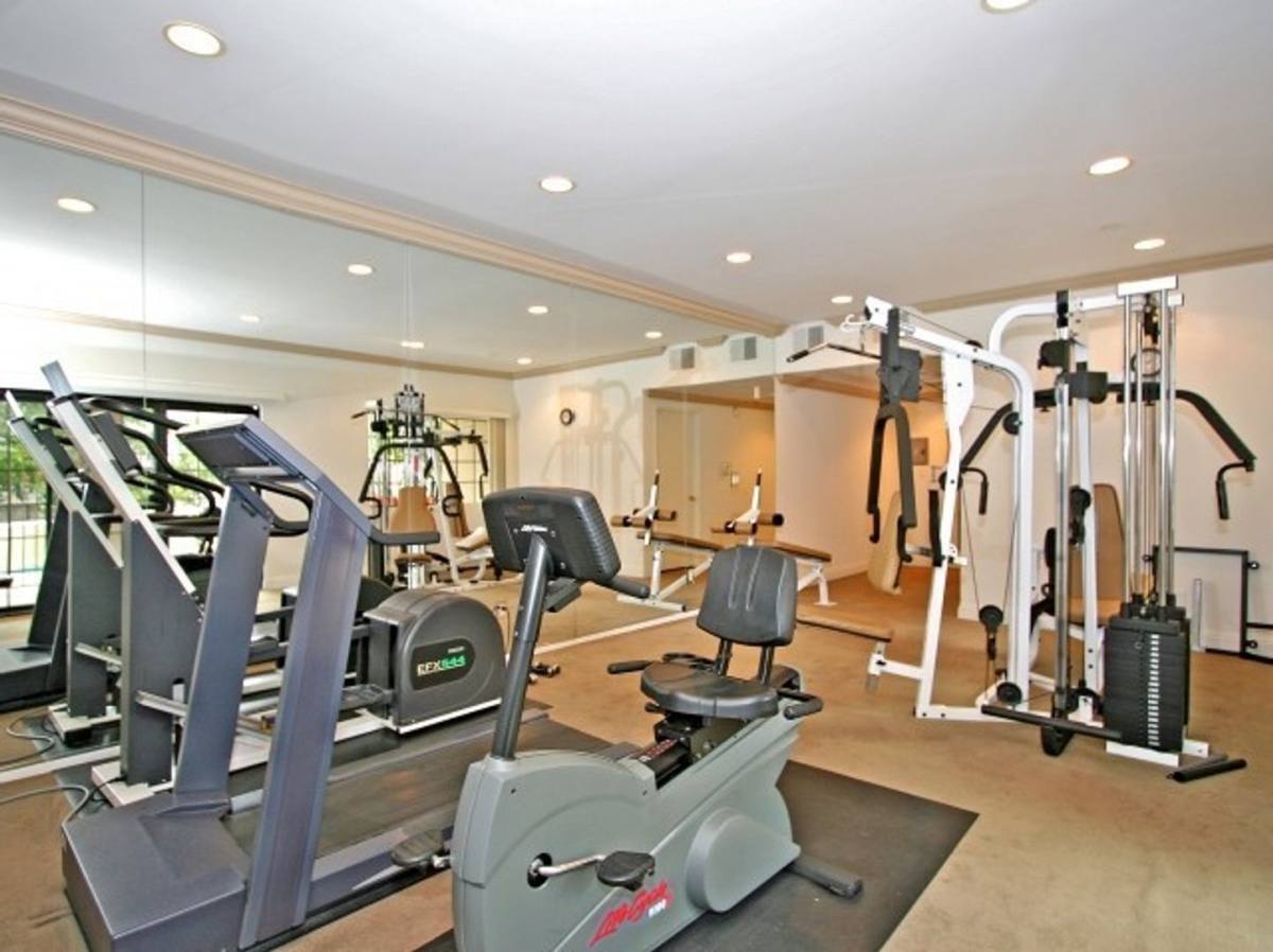 Townhouse for rent at 13205 Riverside Dr, Sherman Oaks, CA 91423