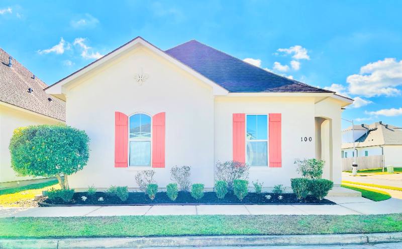 House for rent at 100 Pettigrove Dr, Youngsville, LA 70592