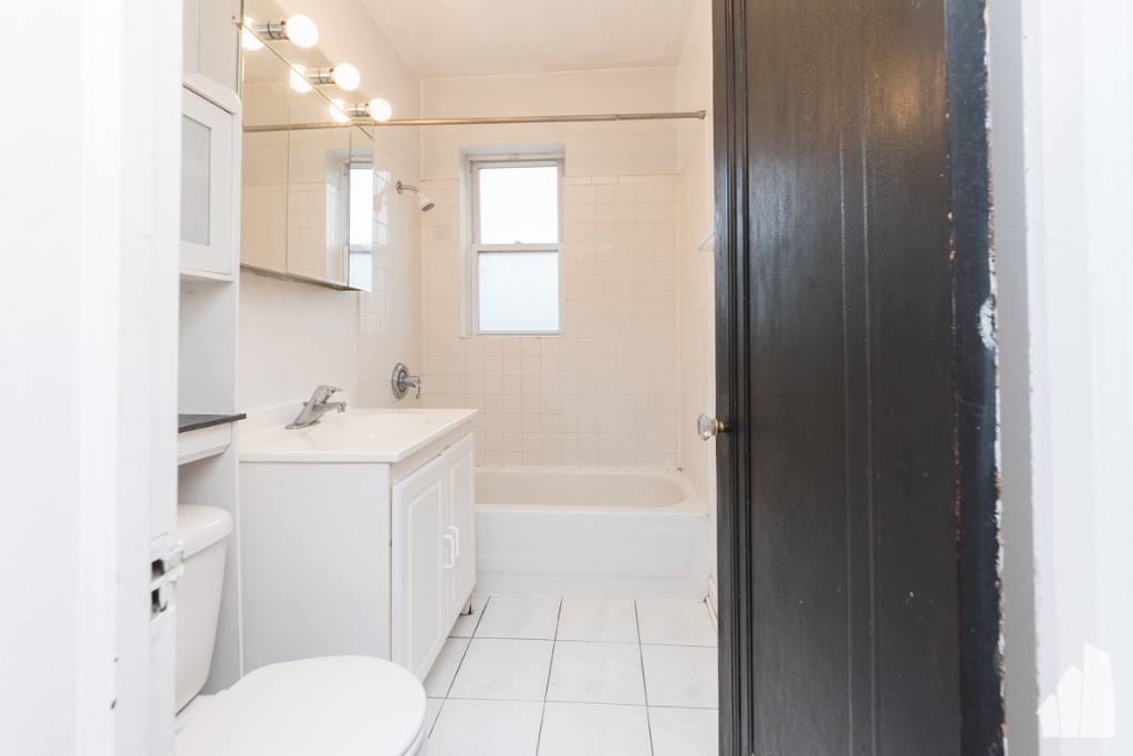 Apartment for rent at 4921 N Hermitage #1, Chicago, IL 60640