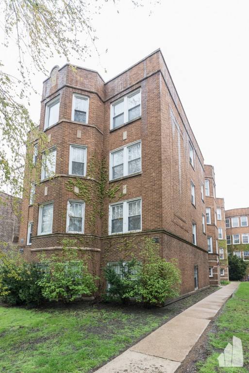 Apartment for rent at 4921 N Hermitage #1, Chicago, IL 60640
