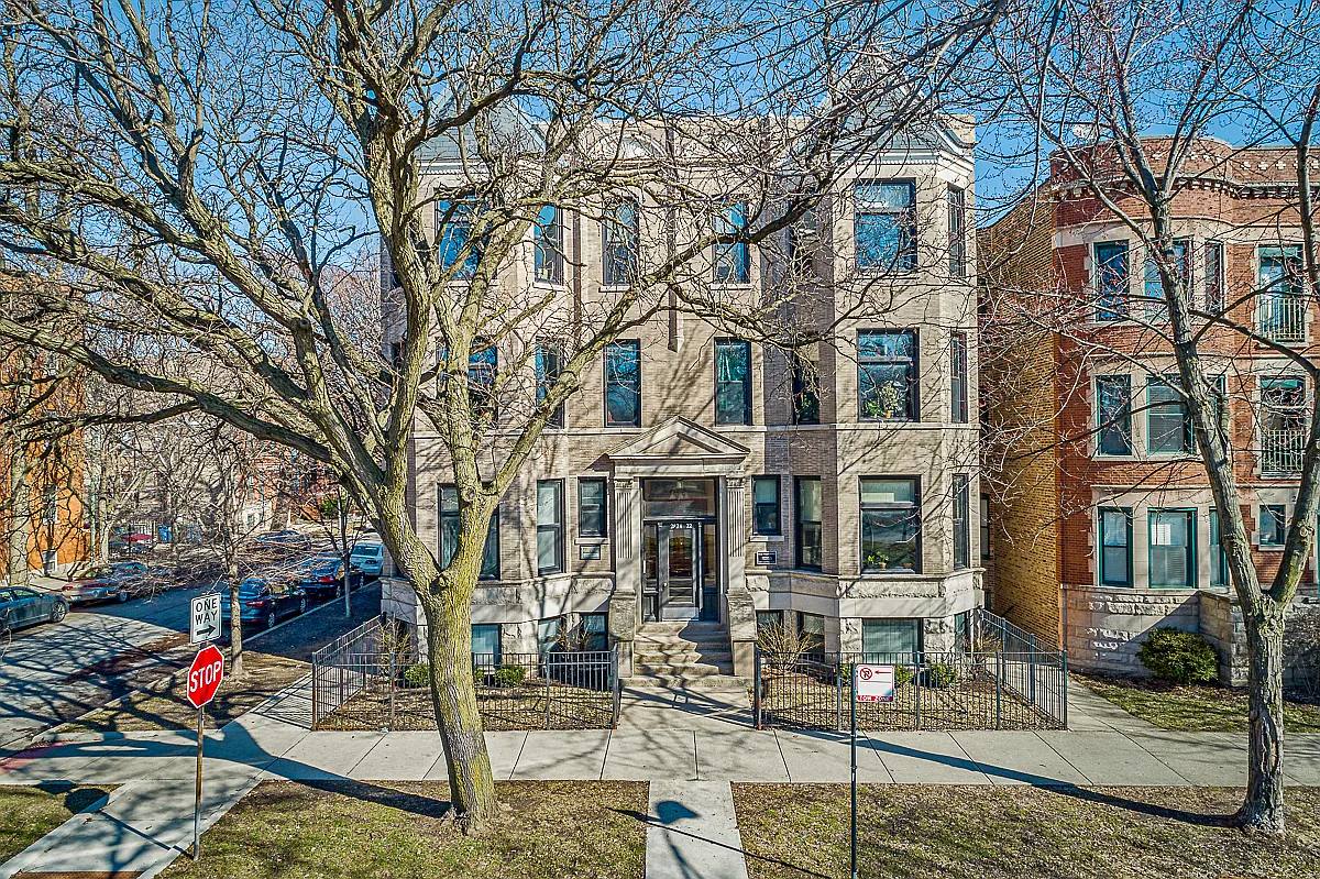 Apartment for rent at 2924 W Logan Blvd #2W, Chicago, IL 60647