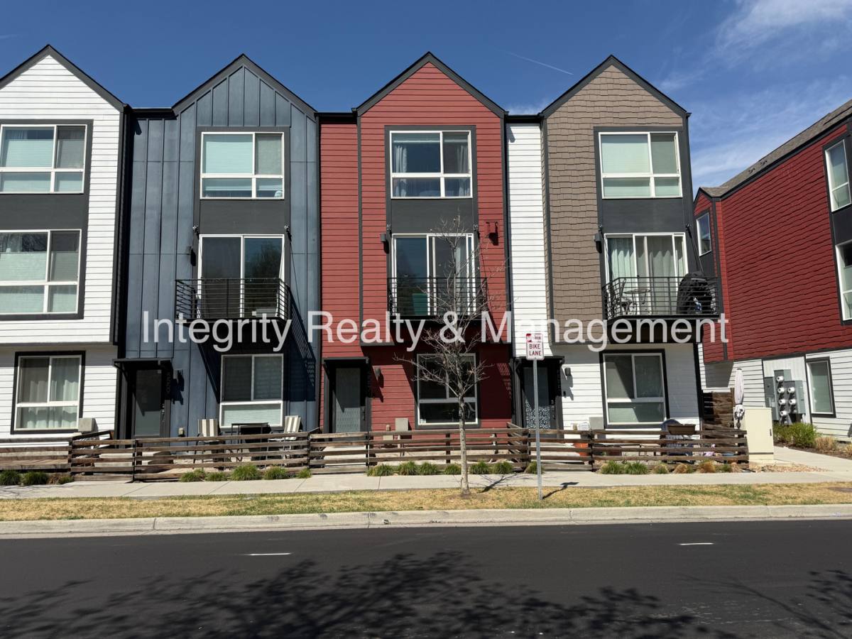Townhouse for rent at 5557 W 10th Ave, Denver, CO 80214
