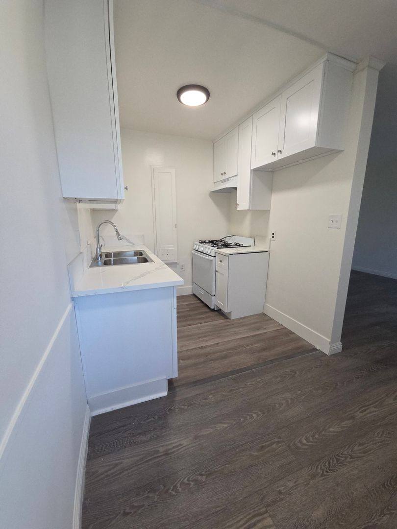Apartment for rent at 1515 E Broadway, Glendale, CA 91205