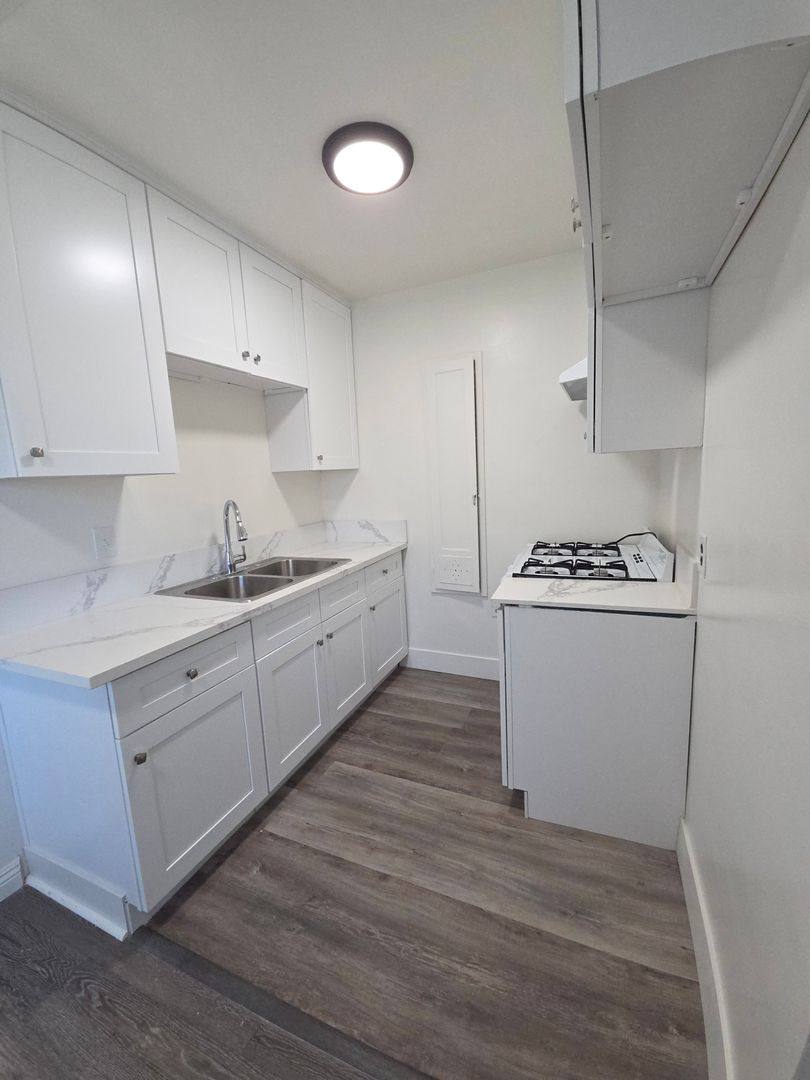 Apartment for rent at 1515 E Broadway, Glendale, CA 91205