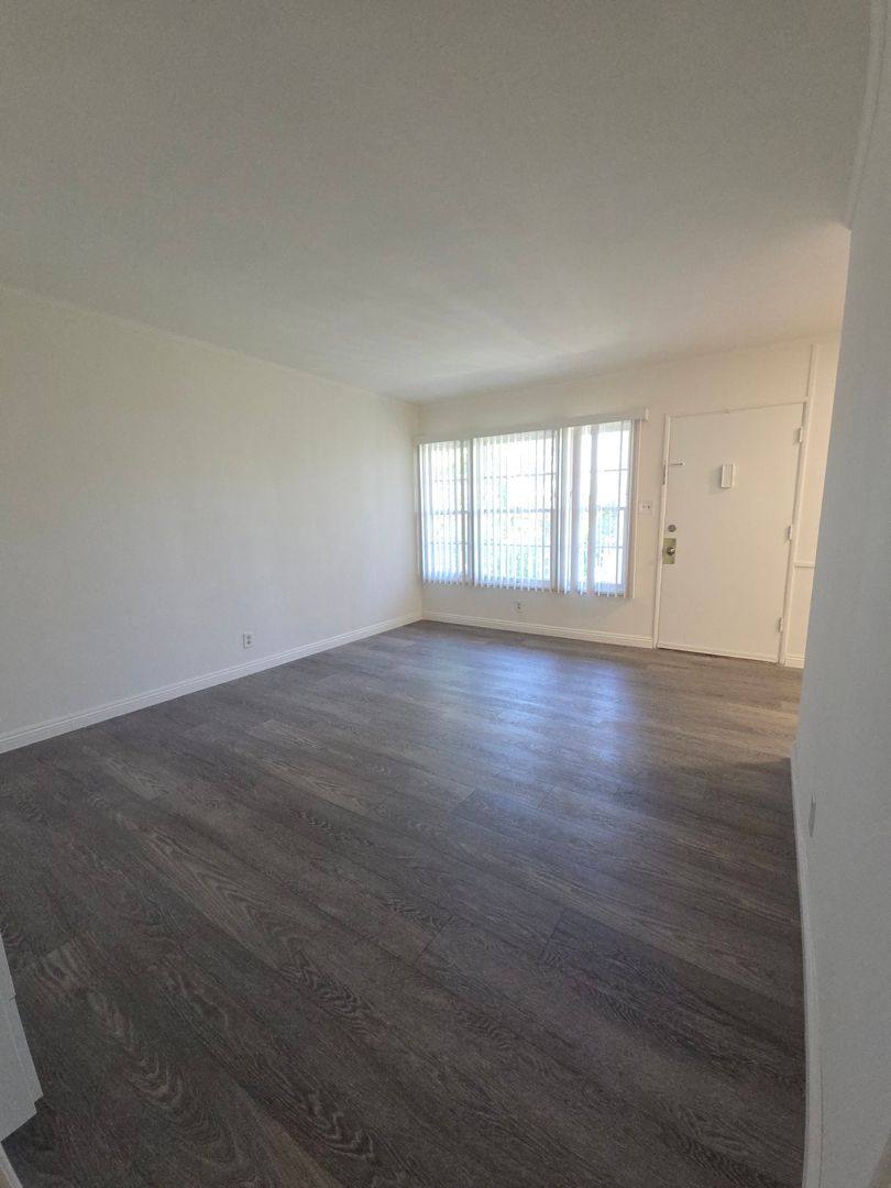 Apartment for rent at 1515 E Broadway, Glendale, CA 91205
