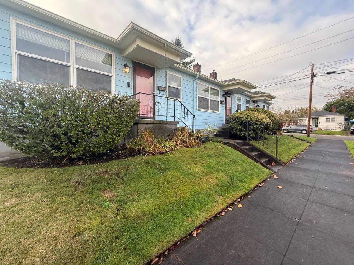 Apartment for rent at 128 N Saratoga St, Portland, OR 97217
