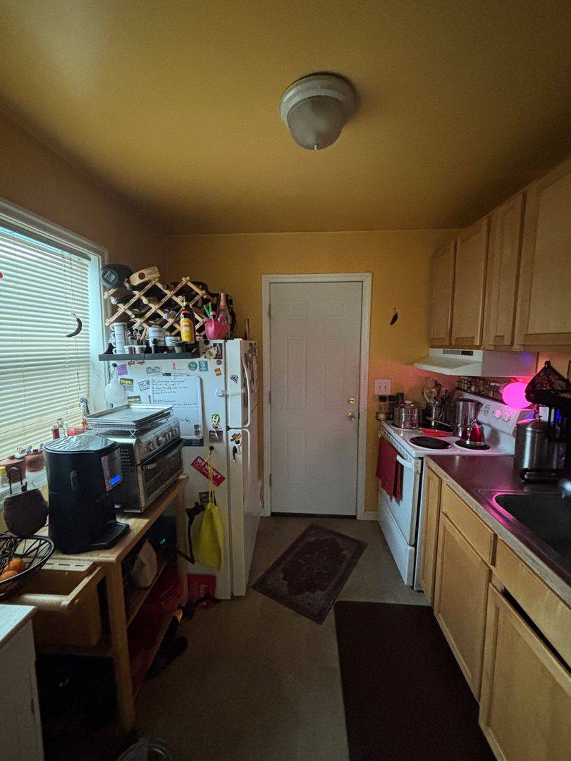 Apartment for rent at 128 N Saratoga St, Portland, OR 97217