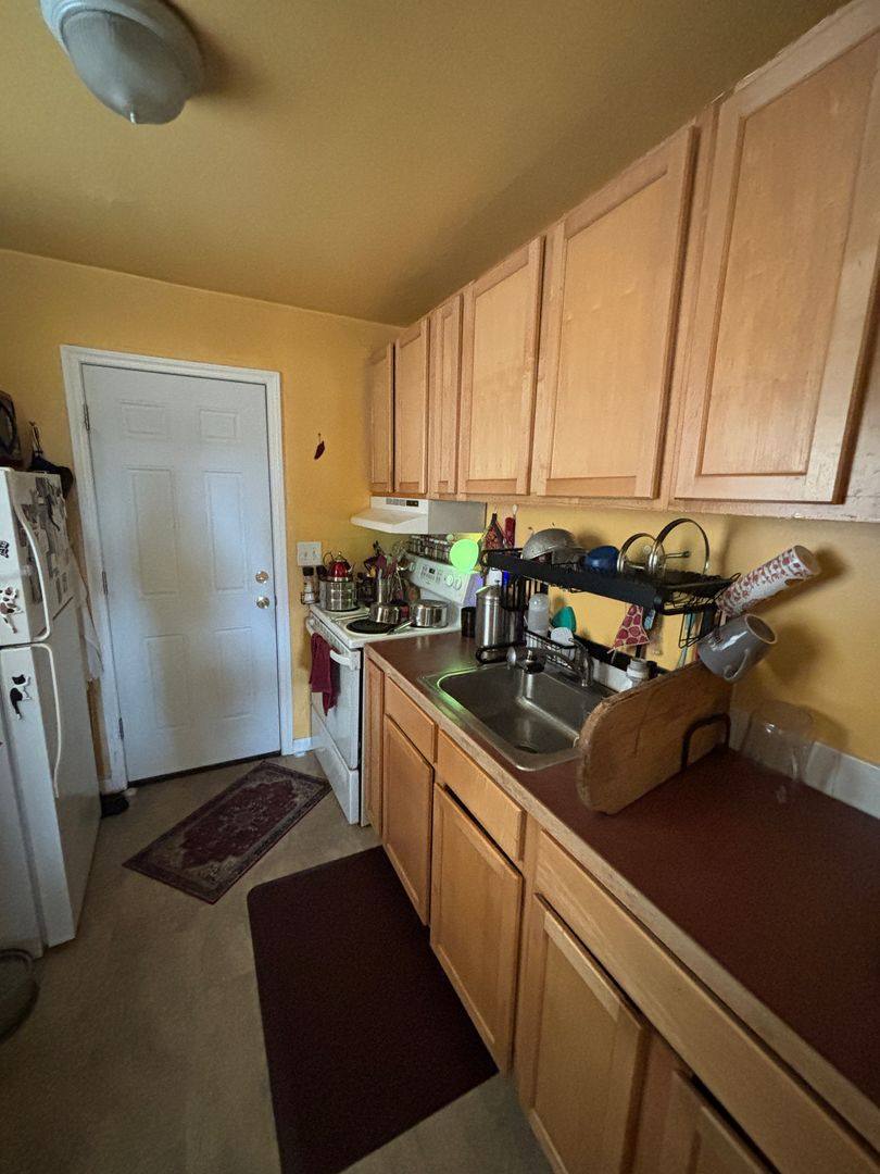 Apartment for rent at 128 N Saratoga St, Portland, OR 97217