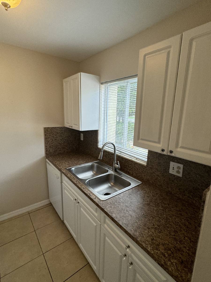 House for rent at 3206 W Azeele St #100, Tampa, FL 33609
