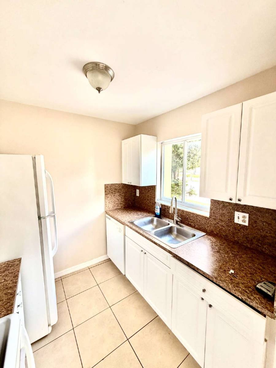 House for rent at 3206 W Azeele St #100, Tampa, FL 33609