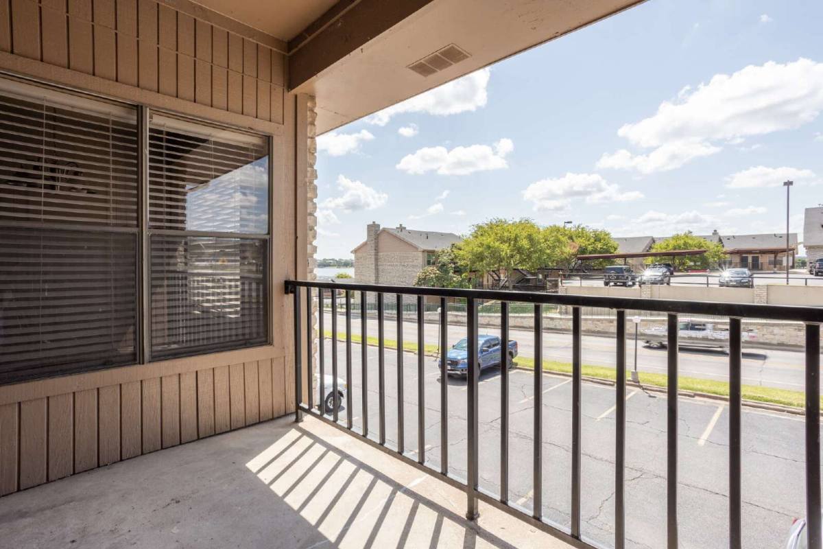 Apartment for rent at 400 E Pearl St #203, Granbury, TX 76048