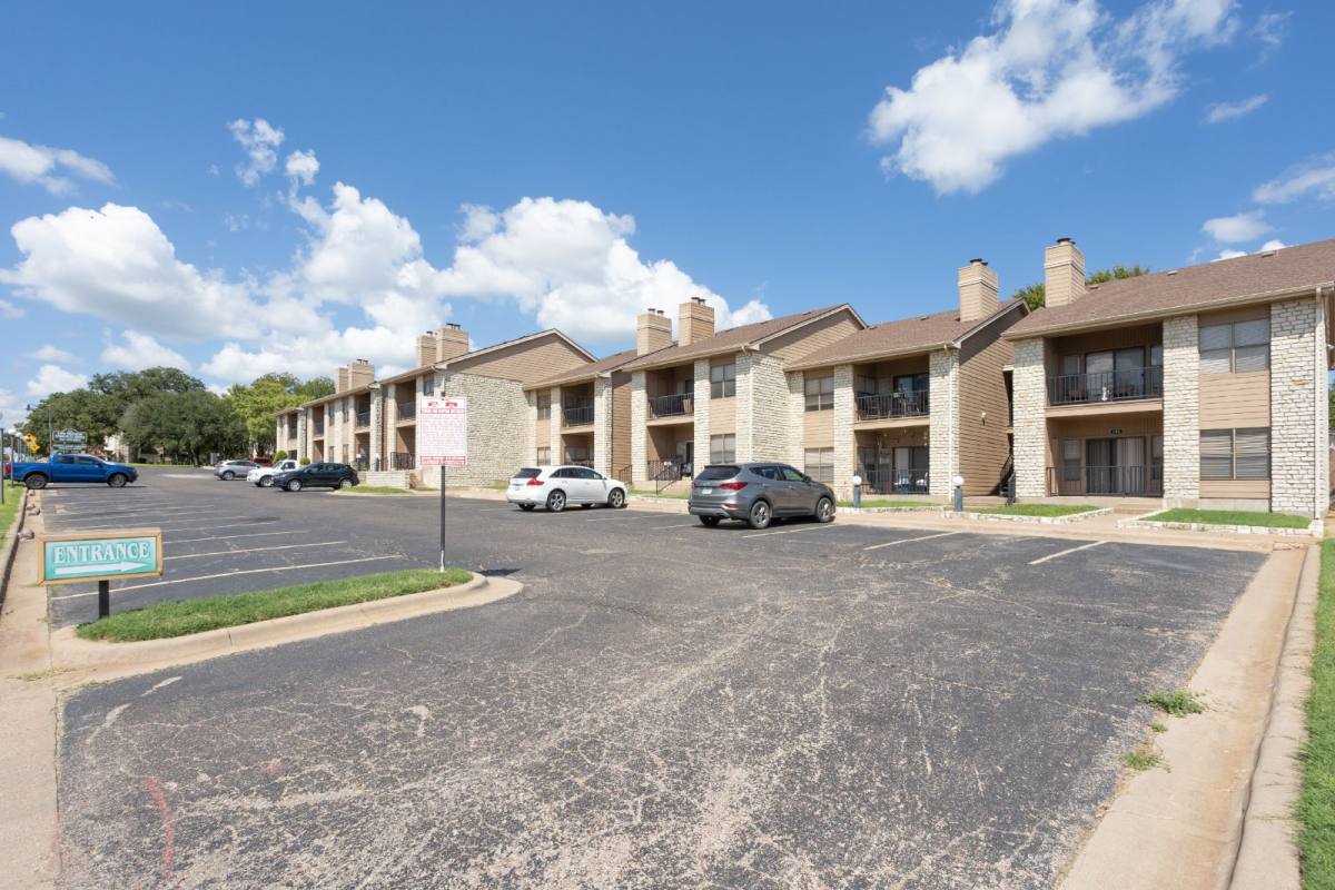 Apartment for rent at 400 E Pearl St #203, Granbury, TX 76048