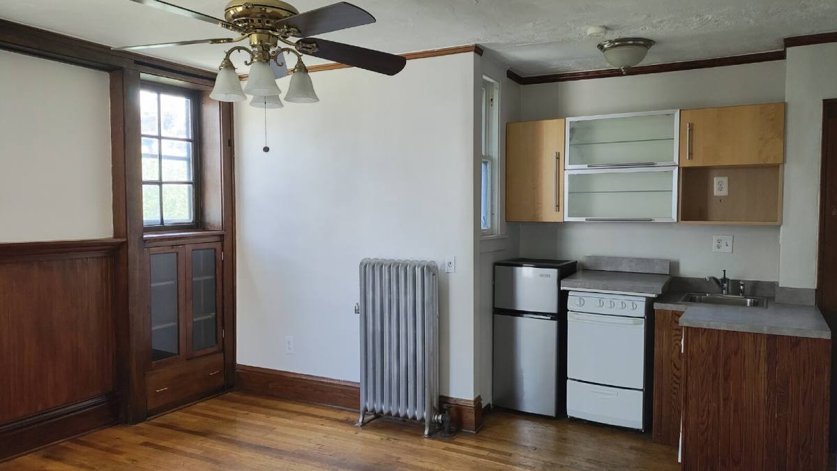 Apartment for rent at 811 16th St #8, Des Moines, IA 50314