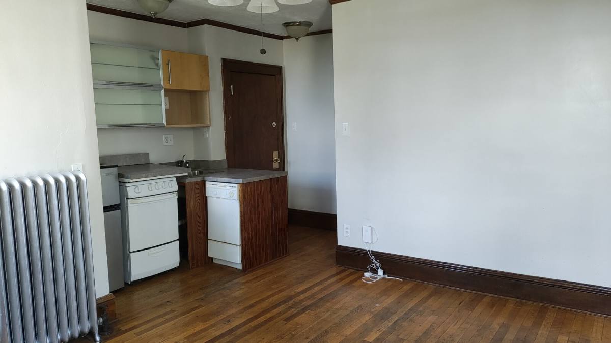 Apartment for rent at 811 16th St #8, Des Moines, IA 50314