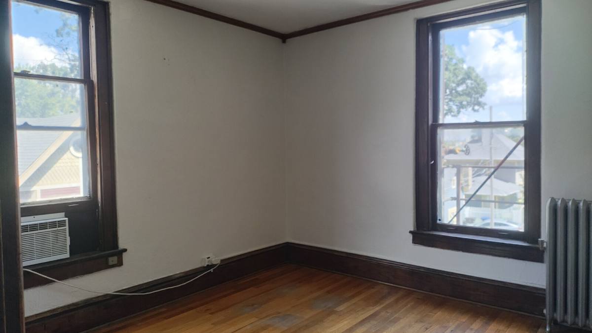 Apartment for rent at 811 16th St #8, Des Moines, IA 50314