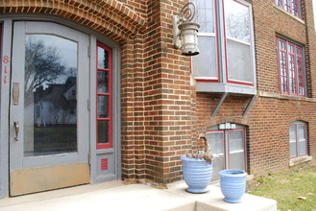 Apartment for rent at 811 16th St #8, Des Moines, IA 50314