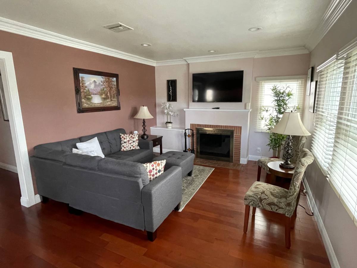 House for rent at 2019 N Maple St, Burbank, CA 91505