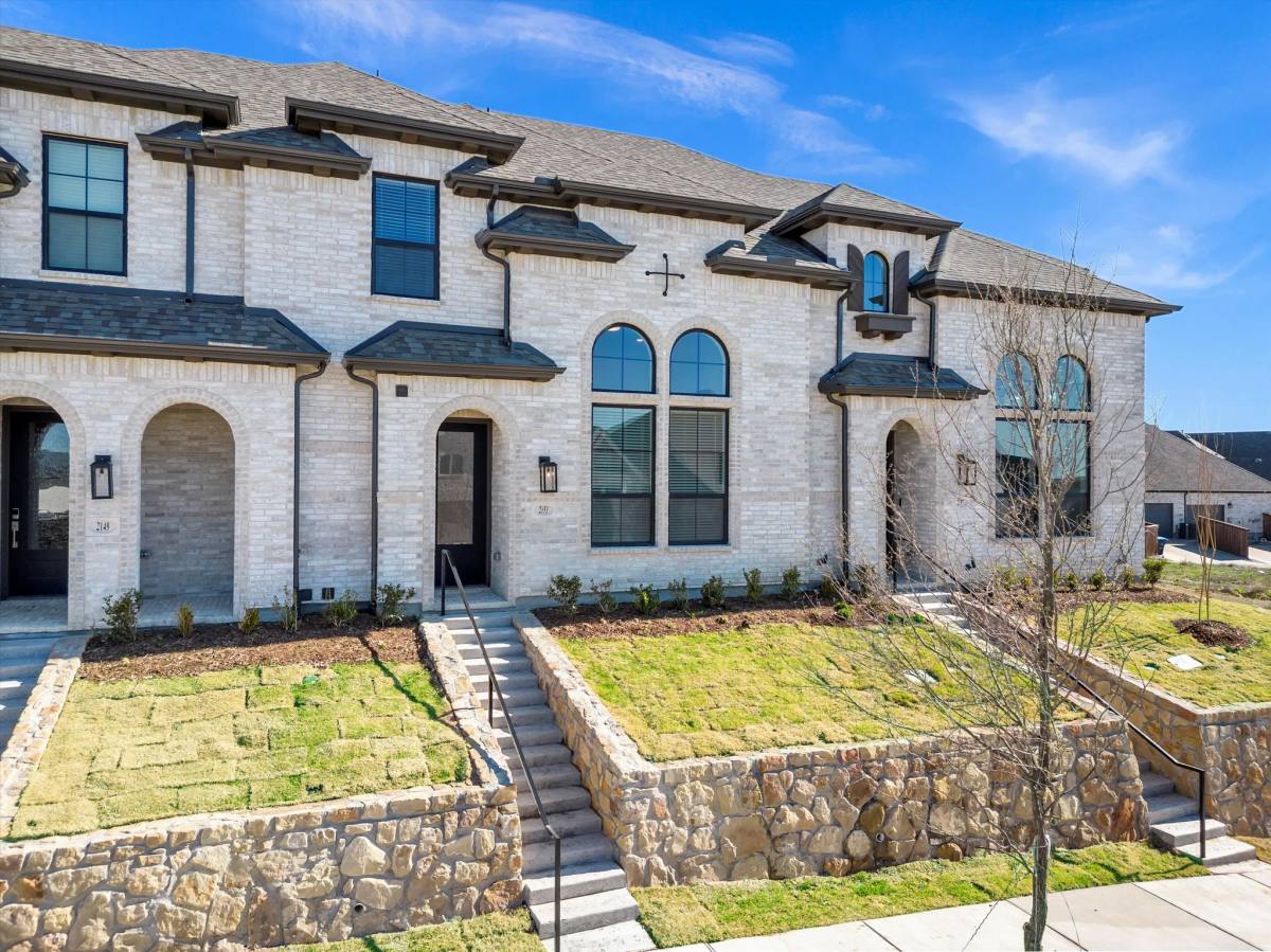 Townhouse for rent at 2153 Sandlin Dr, Aledo, TX 76008