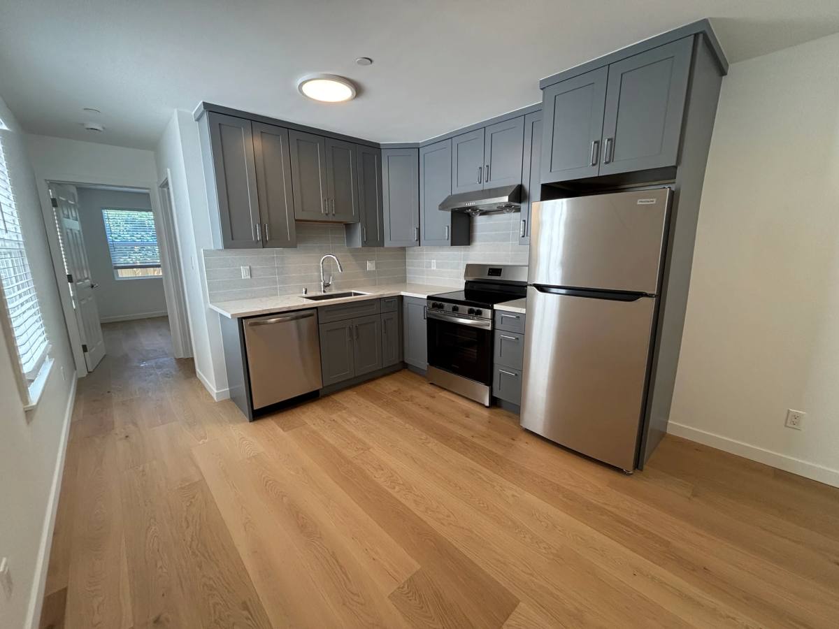 Apartment for rent at 1408 Shafter Ave #1, San Francisco, CA 94124