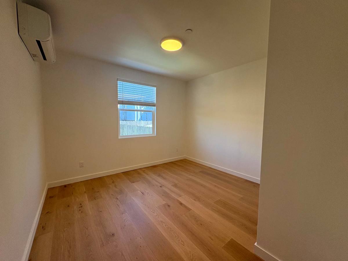 Apartment for rent at 1408 Shafter Ave #1, San Francisco, CA 94124