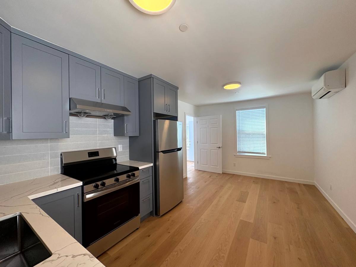 Apartment for rent at 1408 Shafter Ave #1, San Francisco, CA 94124